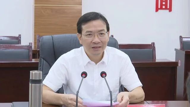 黄喜忠在南昌县莲塘镇参加“代表接待日”活动