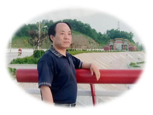 浉河中学记以理服人幽默睿智的数学班主任