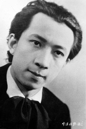 《八百壮士》中的袁牧之《八百壮士》中的陈波儿宁波籍导演应云卫电影