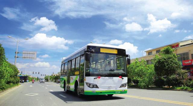 通行在长沙县内的城乡公交绿色巴士，将成为一道靓丽的移动风景线。