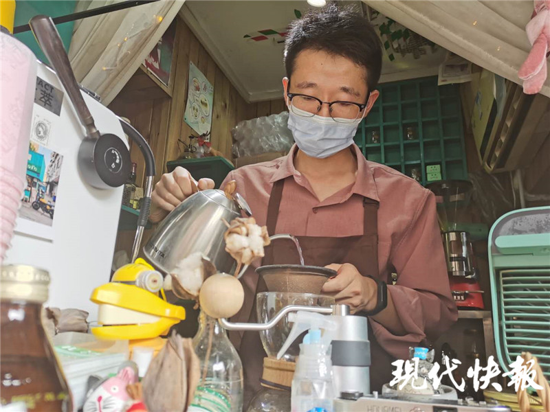 三平方米咖啡店小老板 用镜头留下生活里的小 凤凰生活网