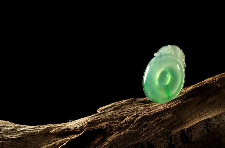 东方神韵翡翠携河南省鹰城商会举办识翠品翠高端沙龙活动圆满成功