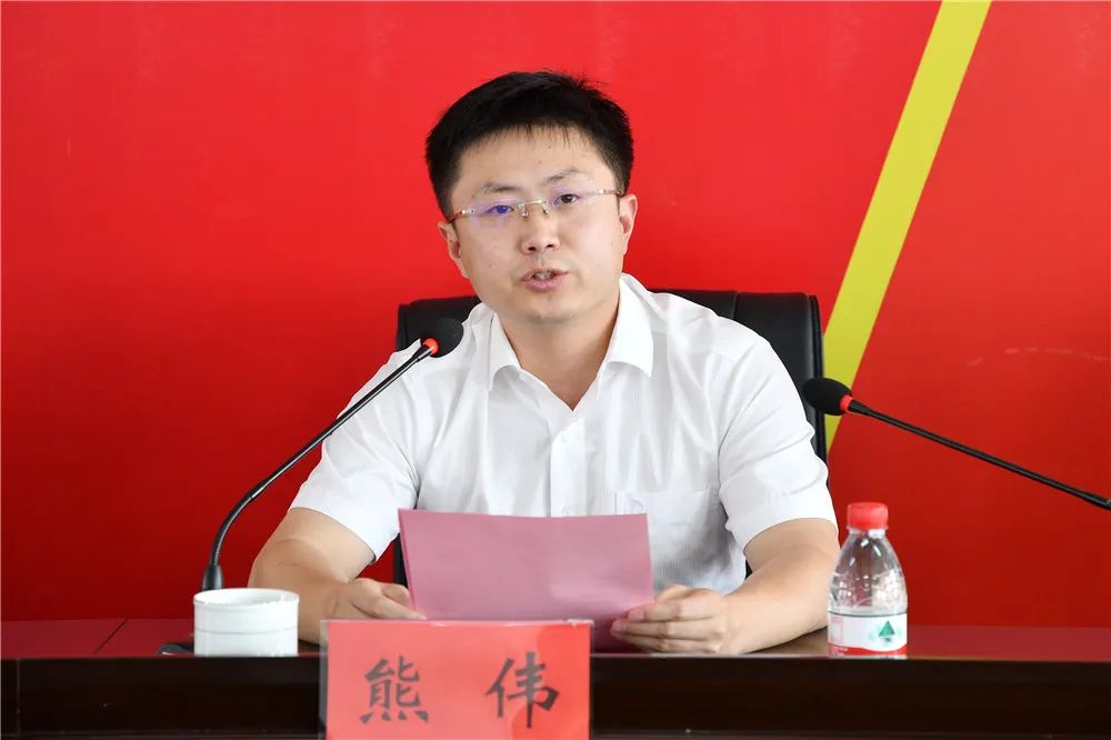 羚锐集团2020年金秋助学活动在新县高中举行