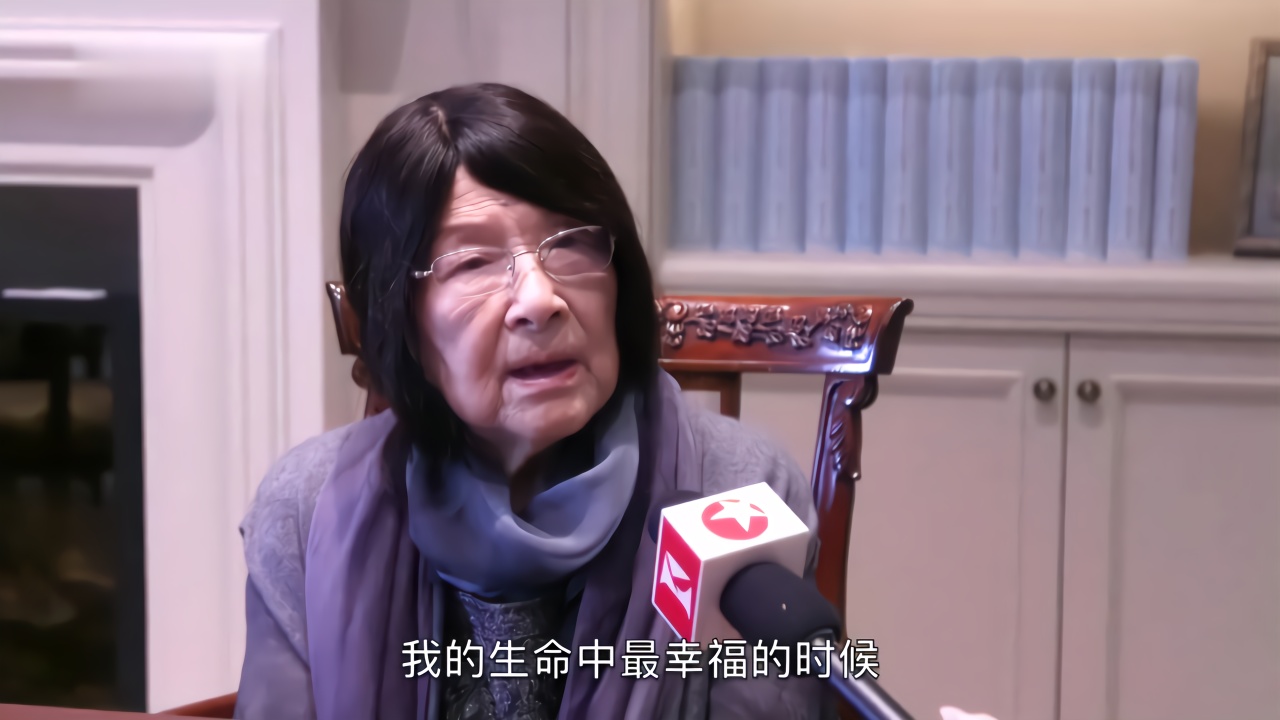 93岁传奇女诗人灰娃抵沪:"命运带我到诗的森林"