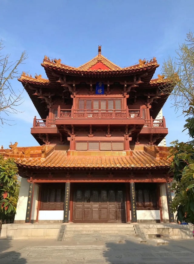 徐州黄河历史中,苏轼亦是留存记忆的名人,在徐任职期间,苏轼立黄楼为