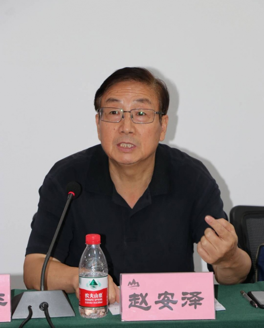 山西省外资外贸发展协会会长,山西省商务厅原巡视员王来平发言研讨中