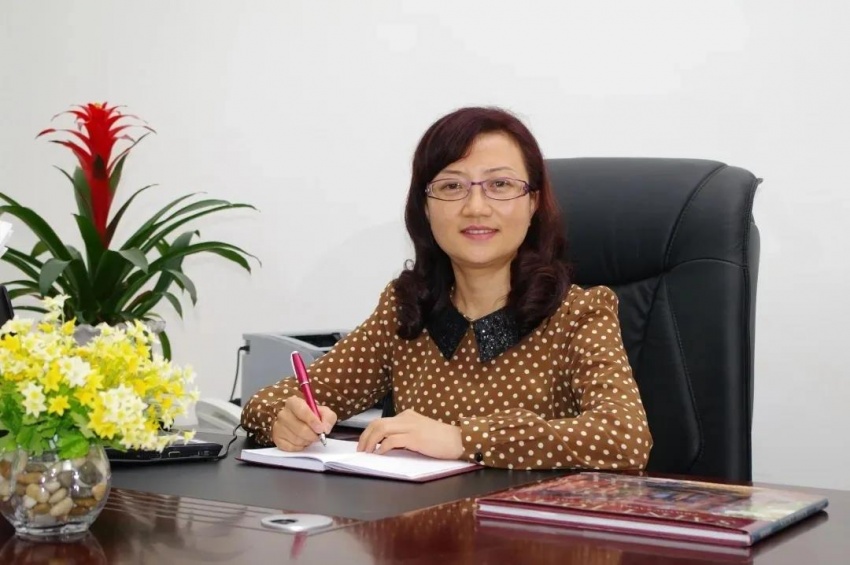 付晓娟校长在付晓娟校长的带领下,建校短短八年的时间里,外国语实验