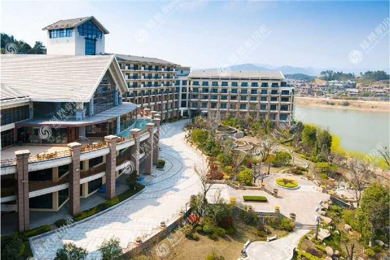 中都青山湖畔大酒店
