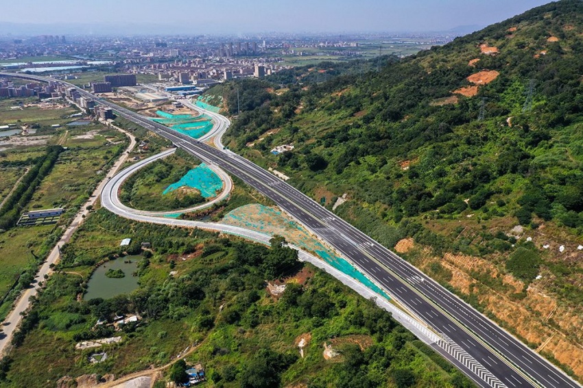 今10时30分 汕湛高速公路汕头至普宁段正式通车