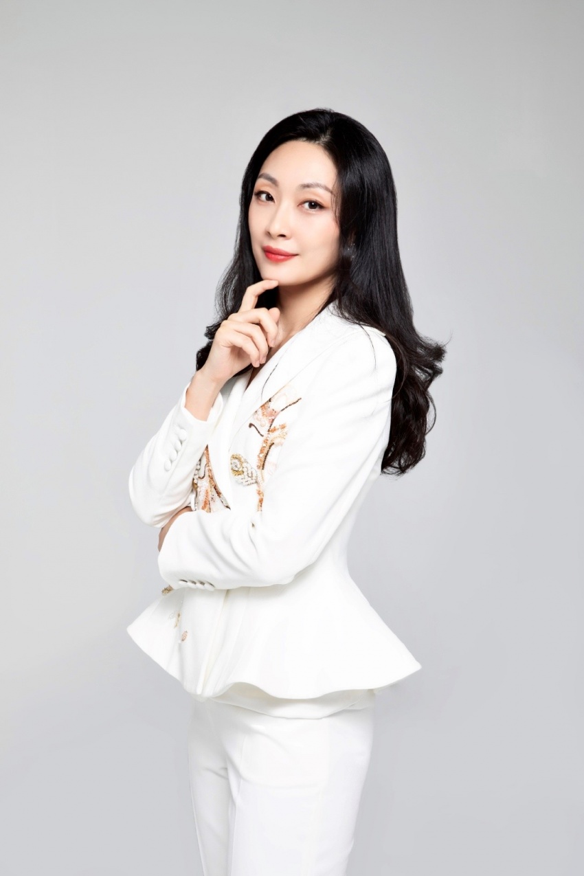 合正地产集团营销中心总经理肖芳获凤凰网"致敬2020·年度人物"操盘手