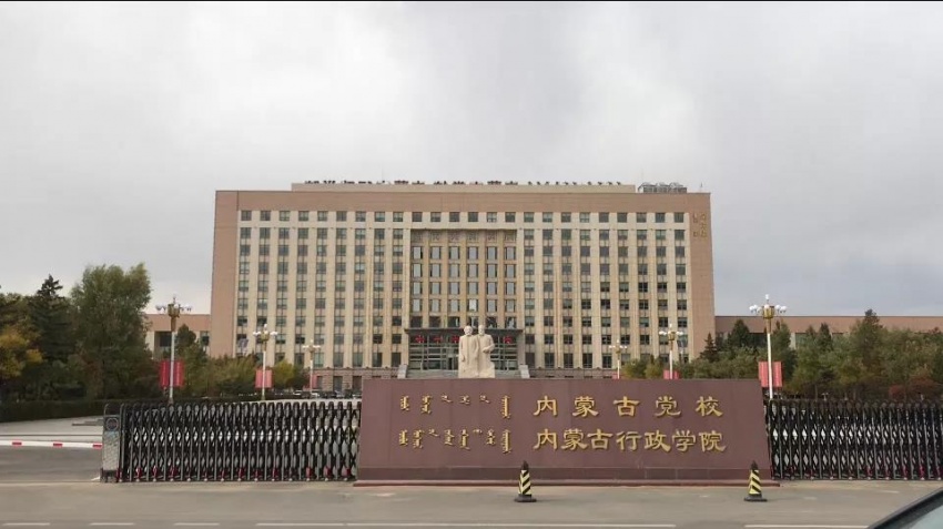 (内蒙古党校实景图)(青城之眼效果图)张先生说:"目前保全庄对比其它