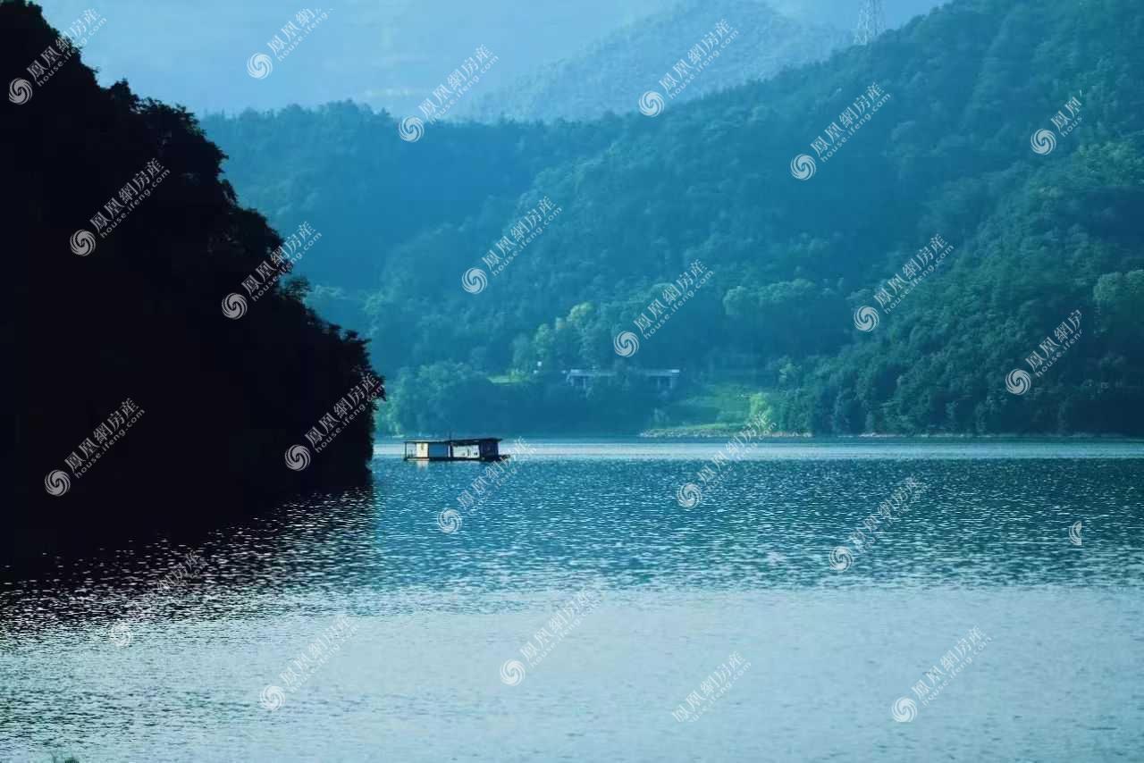 青山湖实景图