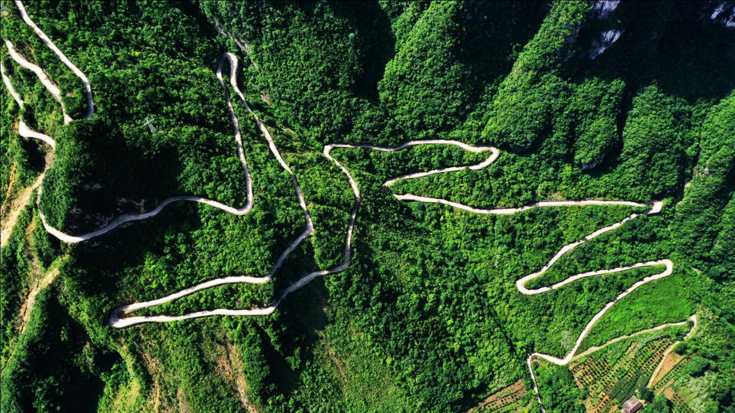 00回顾吾乡丨重庆下庄村绝壁上"凿"出"天路"后……重庆巫山下庄村由于