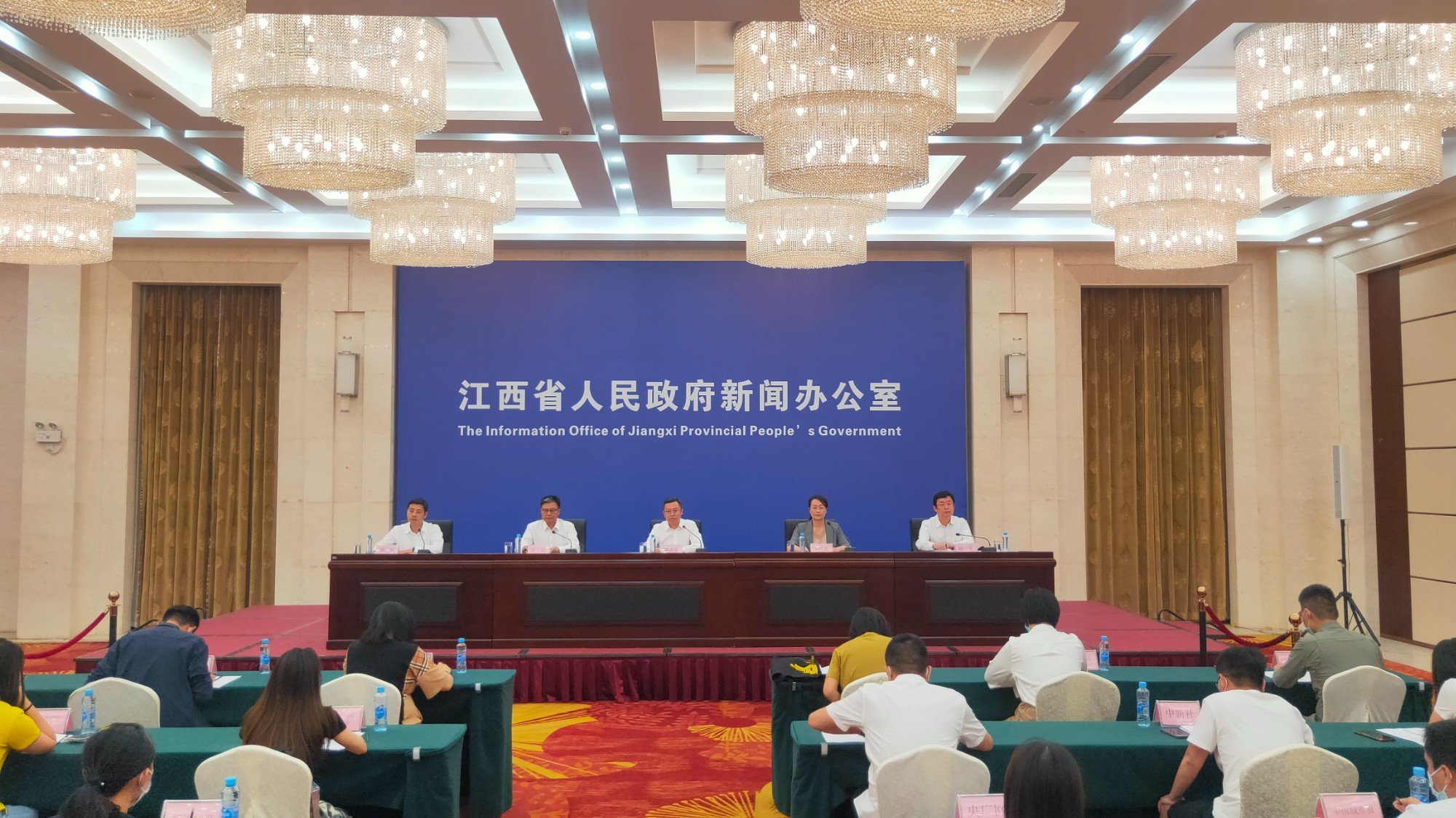九江市副市长鲍成庚发布2022庐山全球商界领袖大会新闻