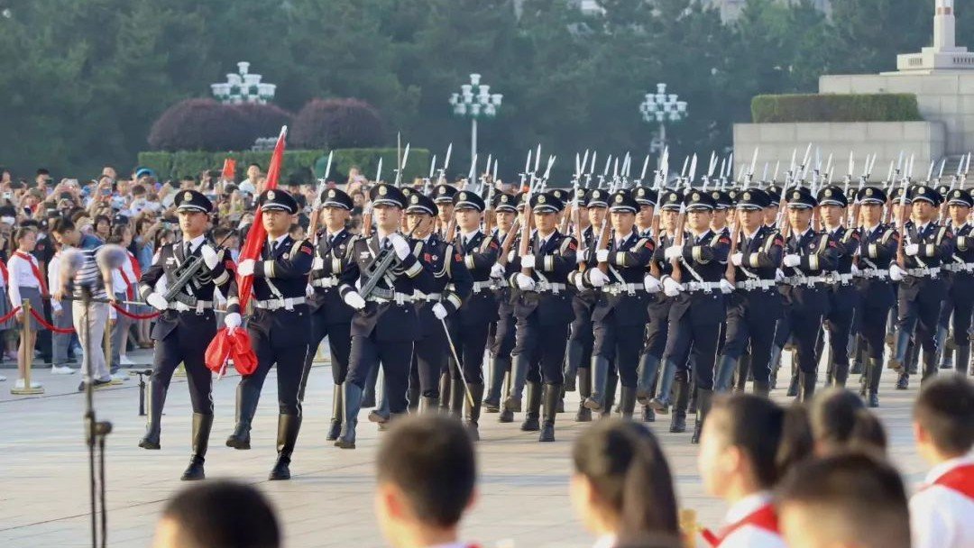 南昌八一广场升国旗仪式“六一”场次