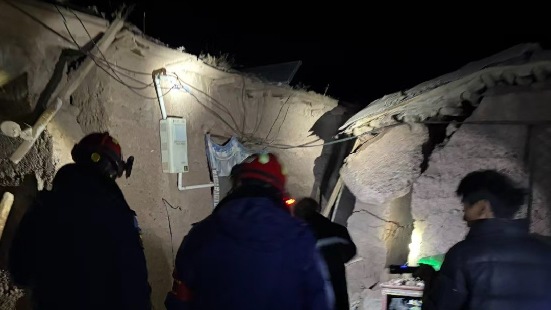 西藏巴青发生7.0级地震 直击救灾现场