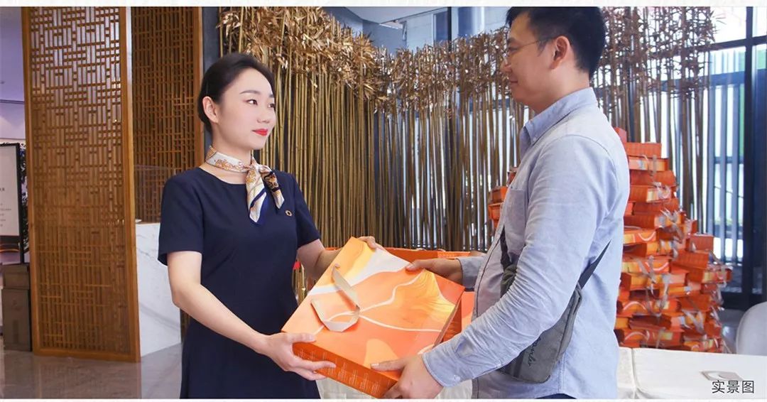 图|恒志云都中秋送月饼实拍