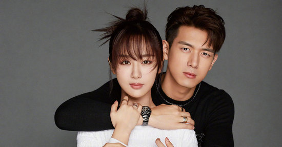 荧屏情侣合体拍封面杨紫李现时尚感十足