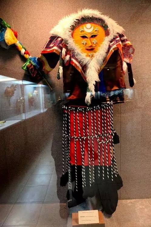 第一部藏戏琼结兵顿为什么选择白面具