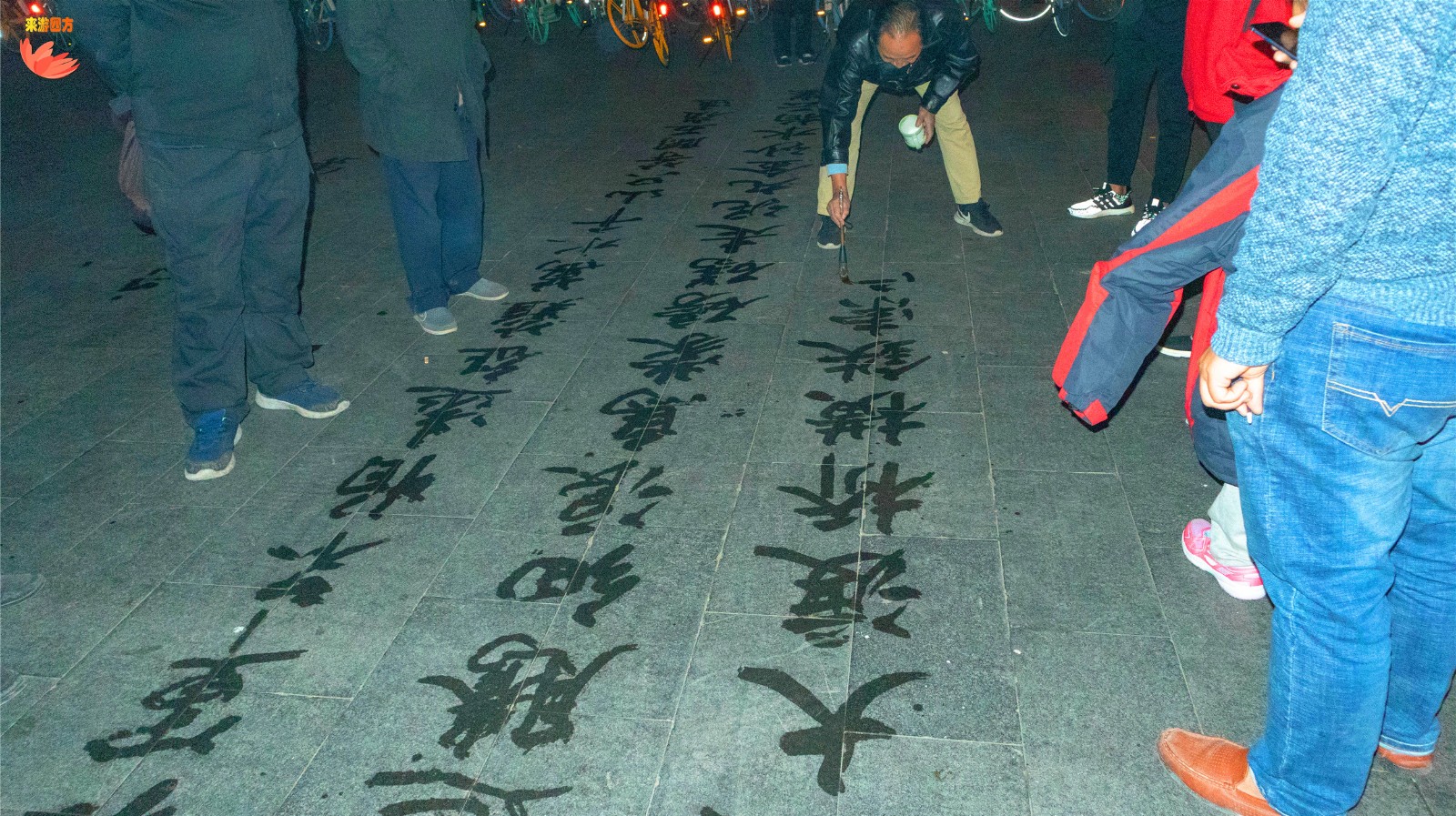 水当墨,地为宣,济南大爷毛笔字写得太好了