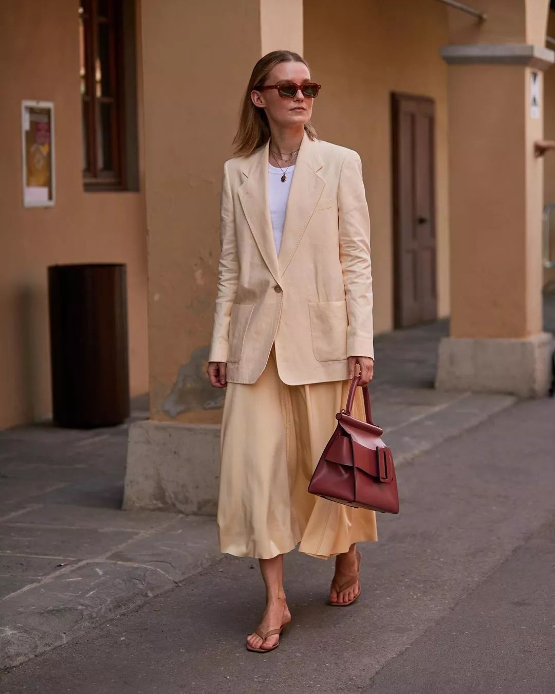 秋冬超人气的「奶茶色西装」,一句话:趁早买