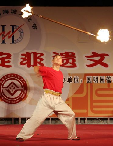 飞叉,从十八般武艺中的"叉"蜕变而来,与传统武术器械有所不同 ,它的叉