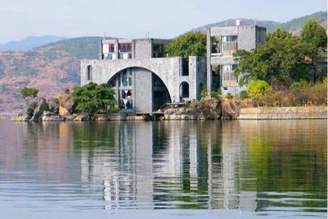 洱海旅游整顿以后,杨丽萍豪宅月亮宫并未被拆,目前已开始收门票