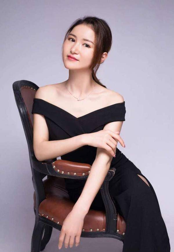 80后宝妈,曾任连锁美容院美容经理,微商千人团队长,现任福建思芙美