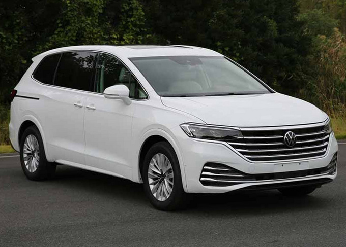 大众高端mpv实拍车长超5米3造型霸气别克gl8要小心了