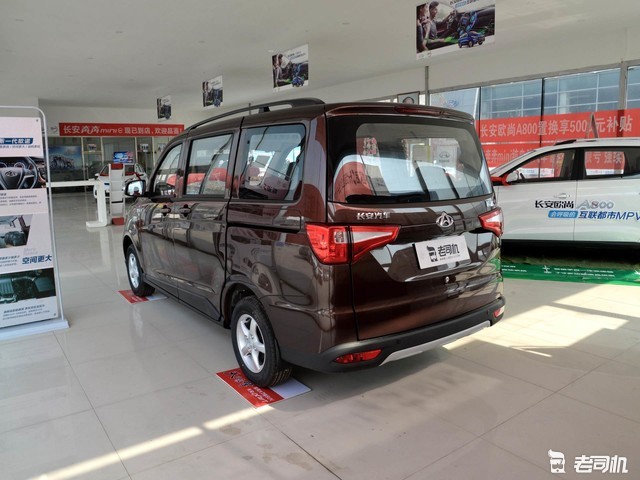 载着一家奔小康 小哥带你看长安欧尚欧诺_凤凰网汽车_凤凰网