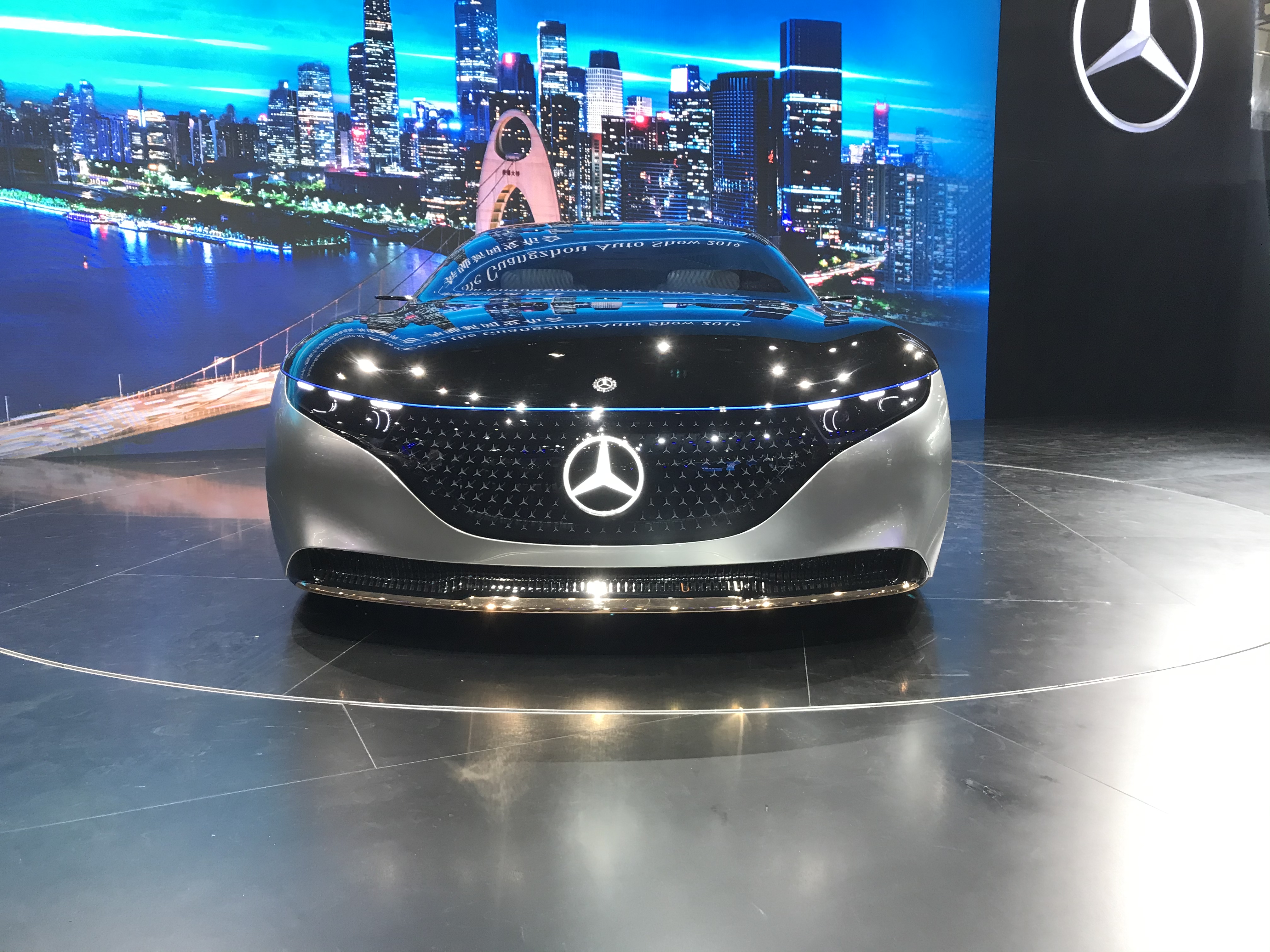 未来的豪华电动车奔驰visioneqs概念车国内首次亮相