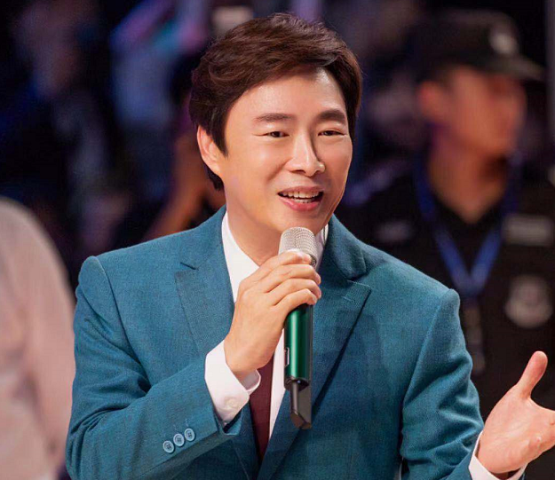 2年前就该放下麦克风费玉清专访揭封麦原因背后隐情让人动容