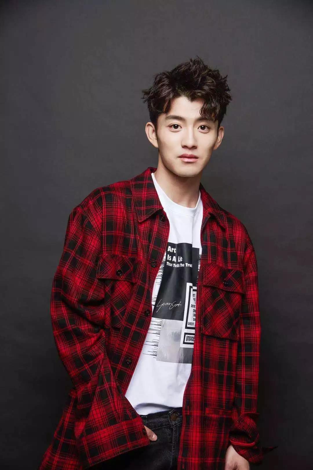 星刊娱乐专访 陈奕龙攀登自己的高峰,挑战自我的人生