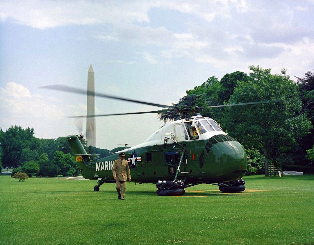 西科斯基r4直升机图片