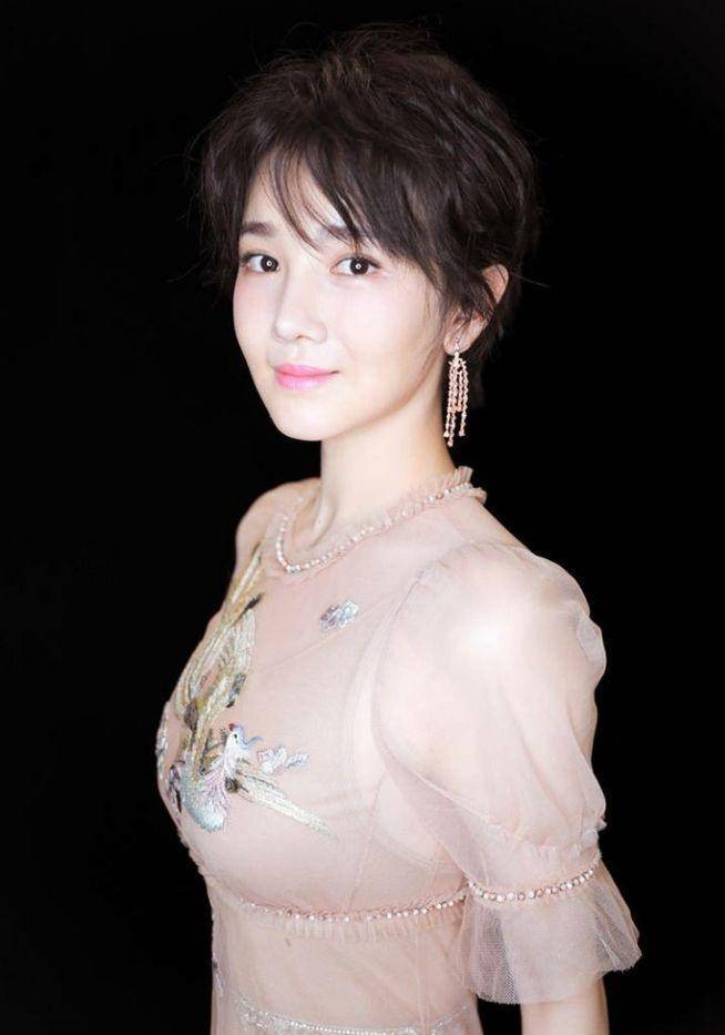 陈小纭曾经参加综艺节目时,因为节目环节的设置游泳类项目,穿上泳衣的