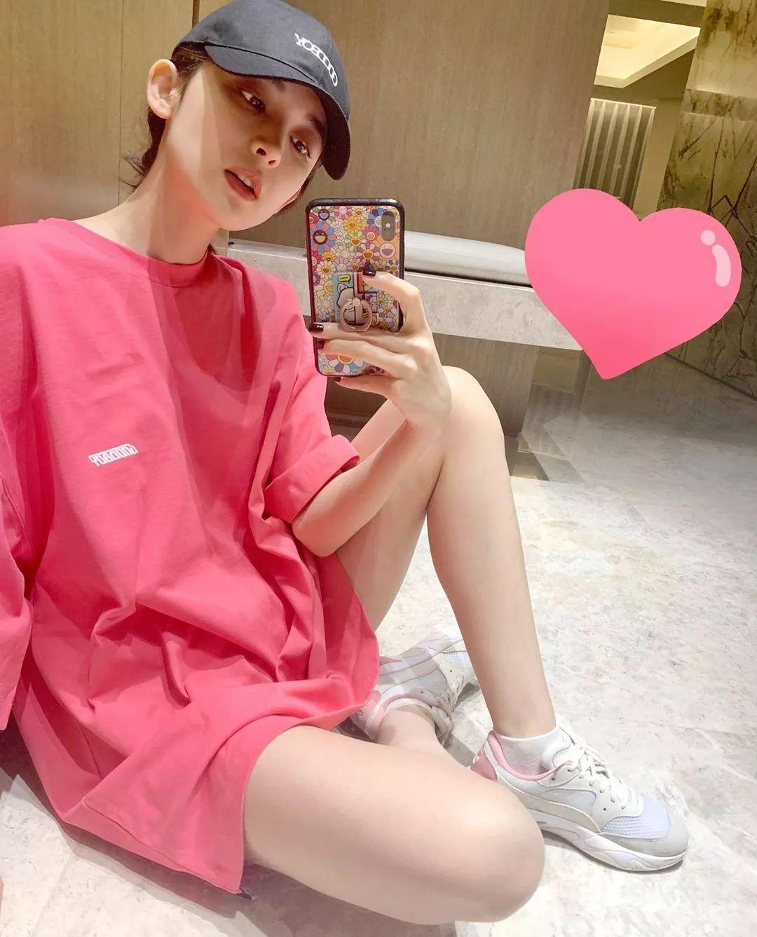 周雨彤最爱aj欧阳娜娜专宠匡威女明星都爱什么鞋