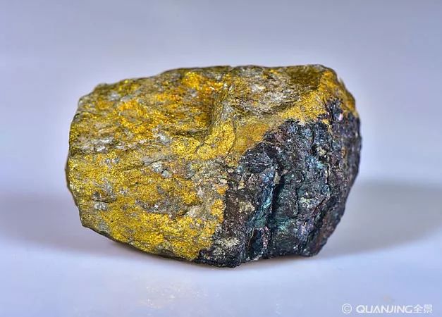 日前,在四川省攀枝花市召开的拉拉地区铜矿野外现场交流研讨会上