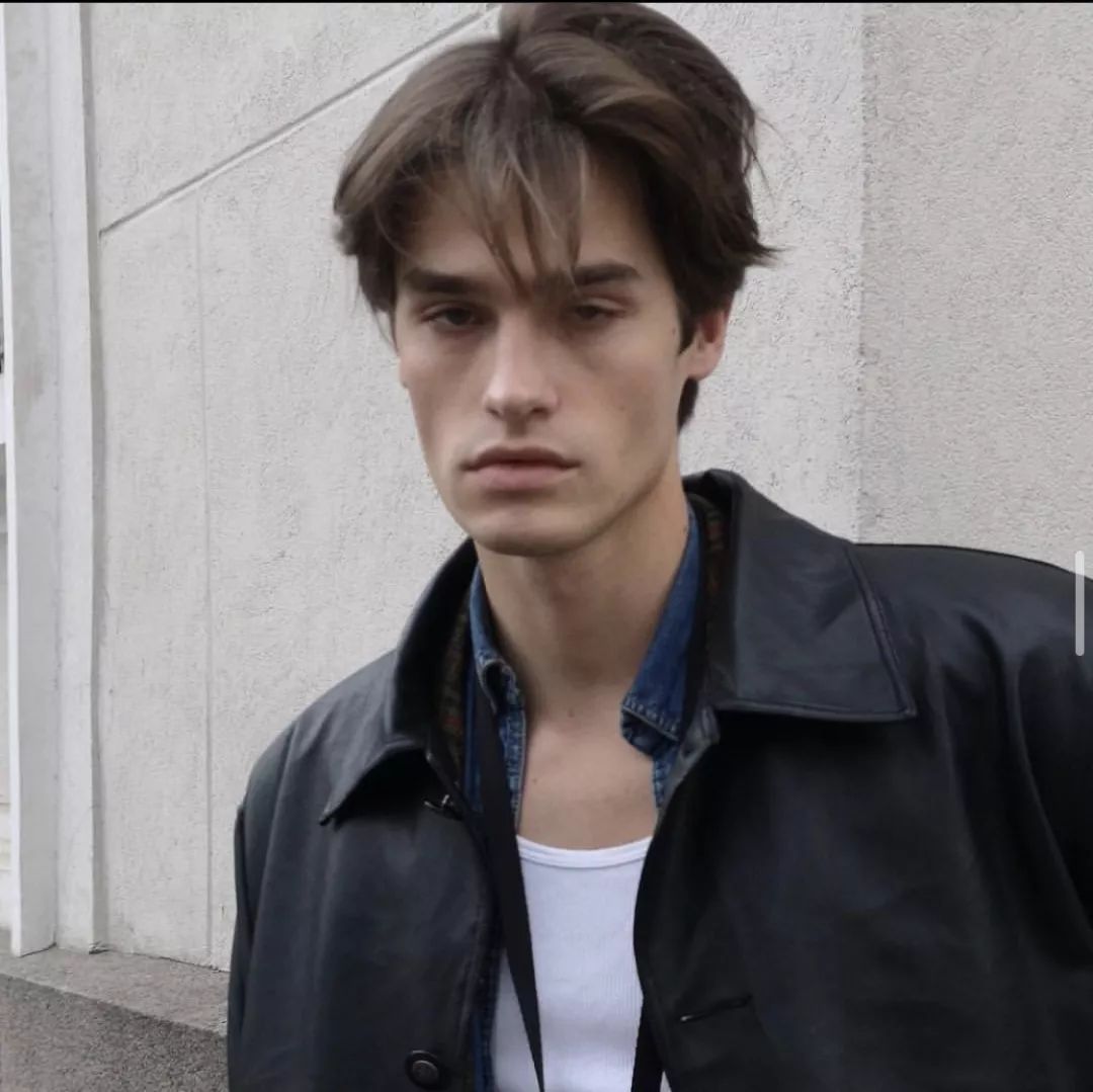 陪女友比赛自己却机缘巧合成了男模的立陶宛神仙男孩