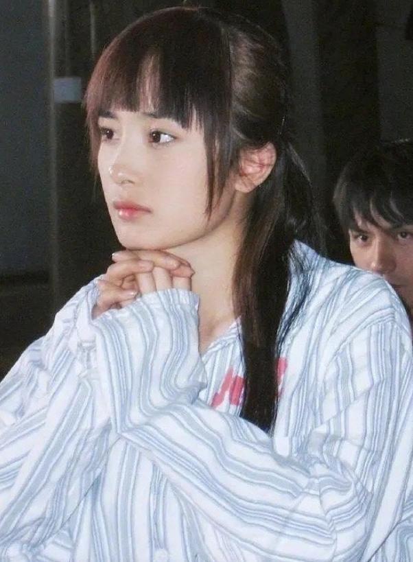 杨幂年轻时候有多美旧照公开以后才懂什么是雕刻的神仙脸