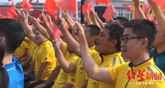 美团外卖骑手圆了阅兵梦手创群众游行画作定格永恒瞬间