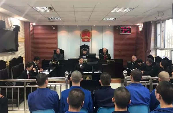 新疆奎屯市法院公开审理杨万龙等九人恶势力团伙案