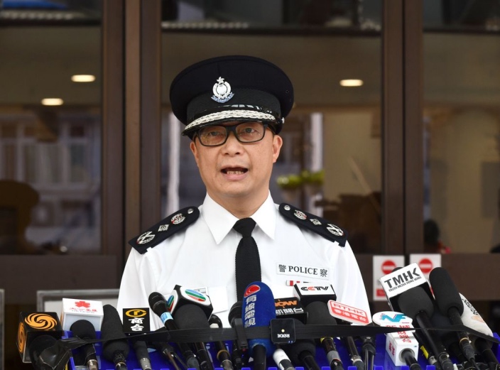 自上周二接任特区政府警务处处长,54岁的港警"一哥"邓炳强已上任满10