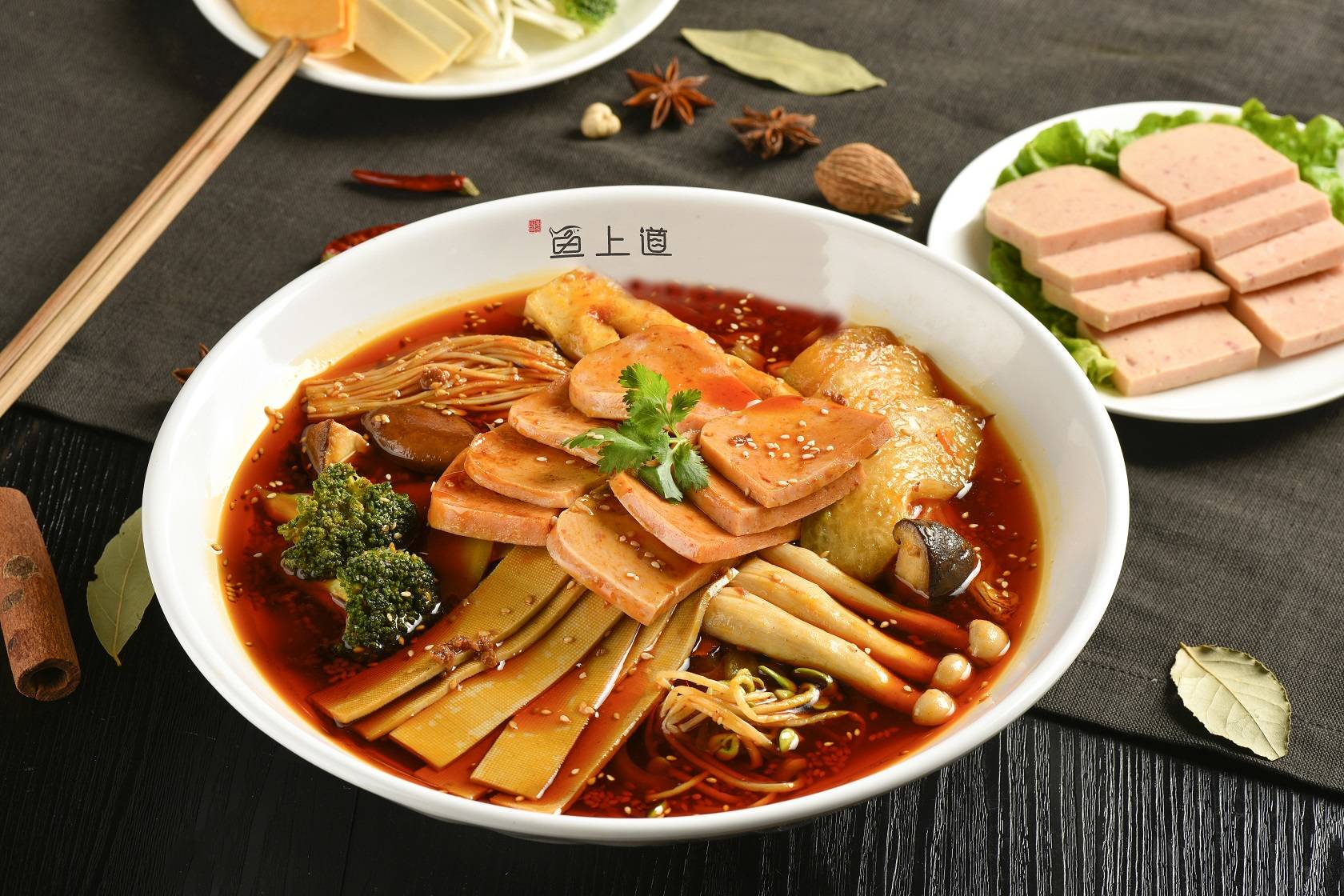 道冒菜; 这里有琳琅满目的食材,可以恣意搭配, 这里有微辣中辣和特辣