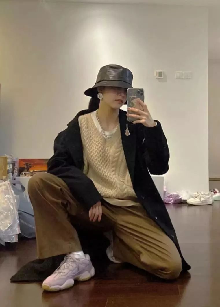 最近哪双yeezy火看看国内女明星们的上脚就知道了