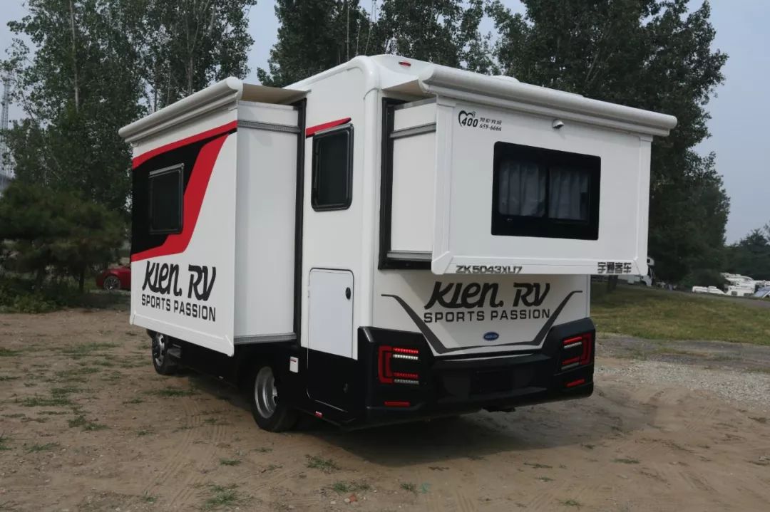 凯伦宾威zk5043xlj7双拓展房车是以国产依维柯为基础平台研发的是一款