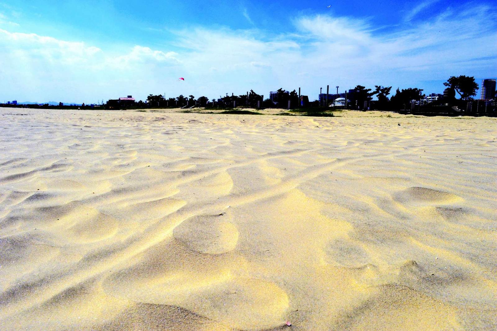 "天下第一滩",国内少有的沙滩,沙子雪白如银,媲美越南芽庄!