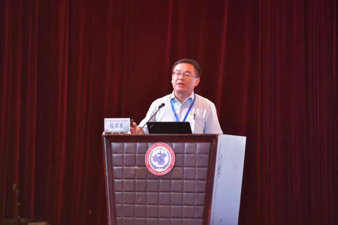 同仁医院副院长,国务院政府津贴专家黄志刚教授作主题发言《头颈外科