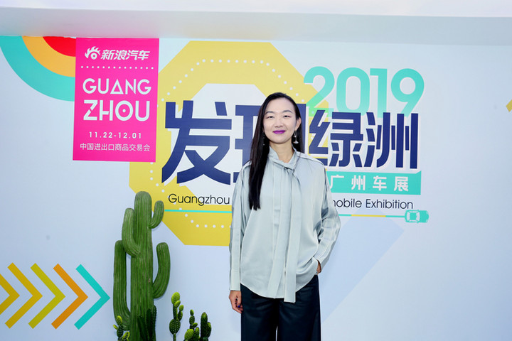 车展首日,第一电动网和新浪网联合专访了威马汽车首席增长官王鑫.