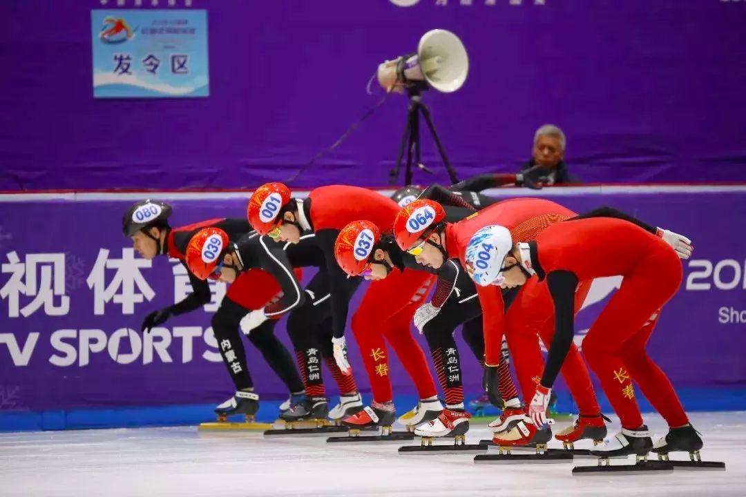 小知识赢在起跑线上解析短道速滑与速度滑冰的起跑程序