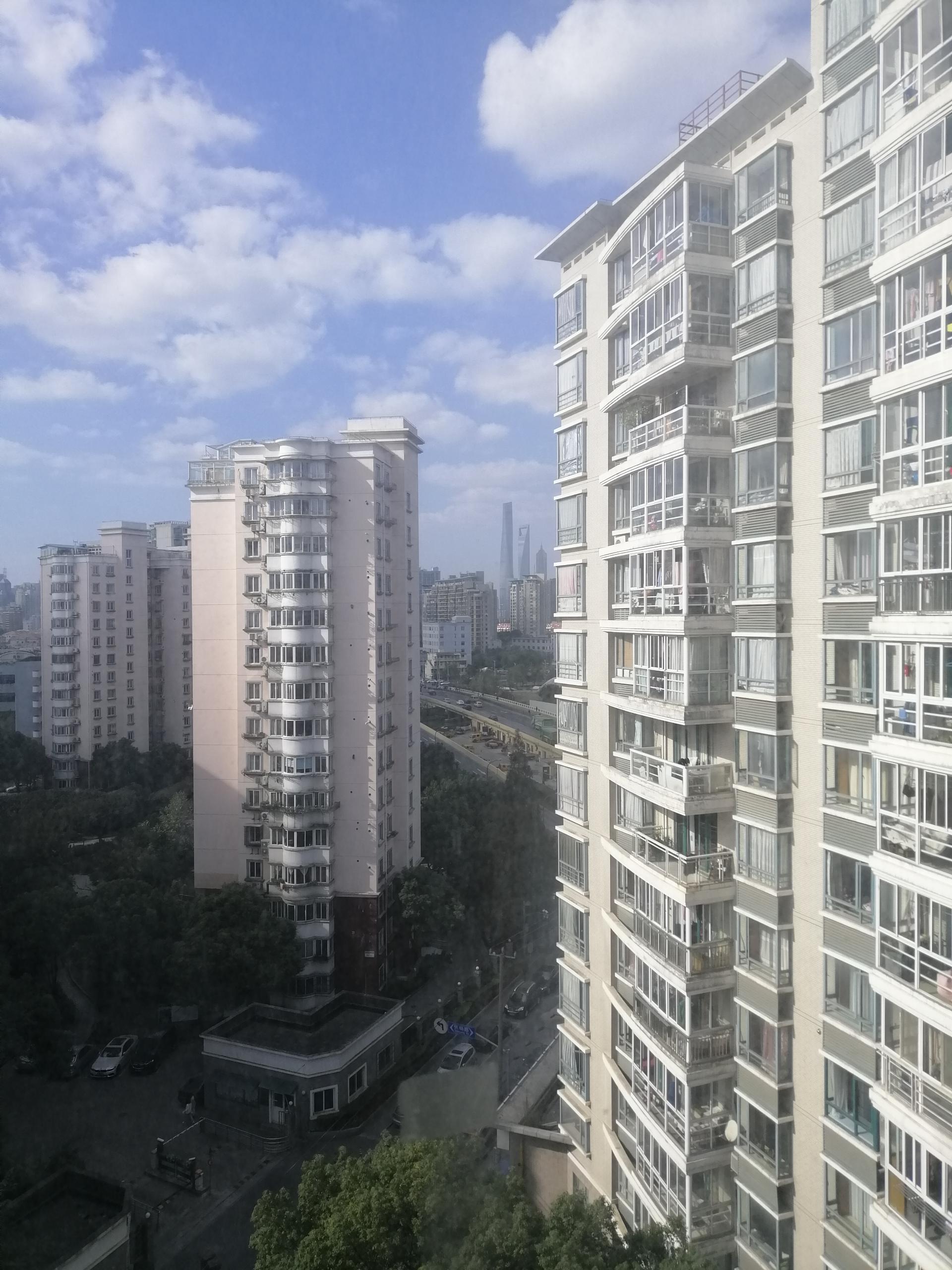 房子的南面外景是这样的:非常开阔,一望无际!